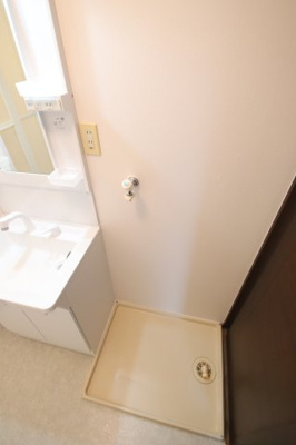 【設備】 | コンフォート津々山 | 室内洗濯機置場