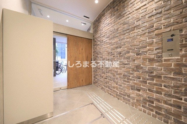 Uresidence Temmabashiのエントランス