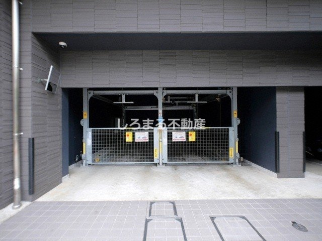 コンフォリア北堀江一丁目の駐車場