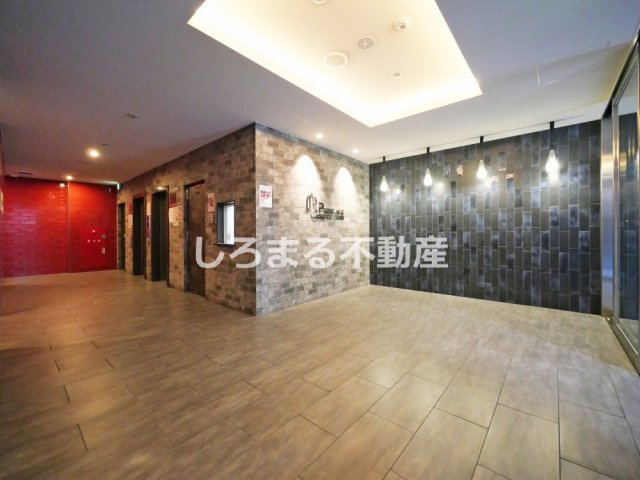 プレサンス谷町九丁目駅前のロビー