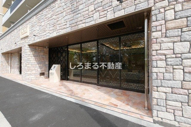 プレジオ弁天町ASIANのエントランス