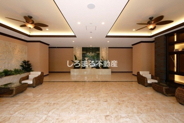プレジオ弁天町ASIANのロビー