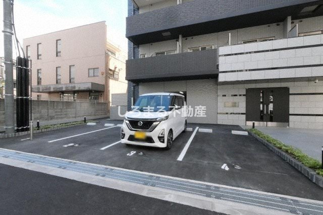 プレサンスOSAKA東中本エシデルの駐車場