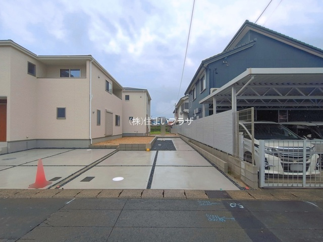 仲介手数料無料）一宮市萩原町第三　２号棟の前面道路含む現地写真|前面道路含む現地写真です