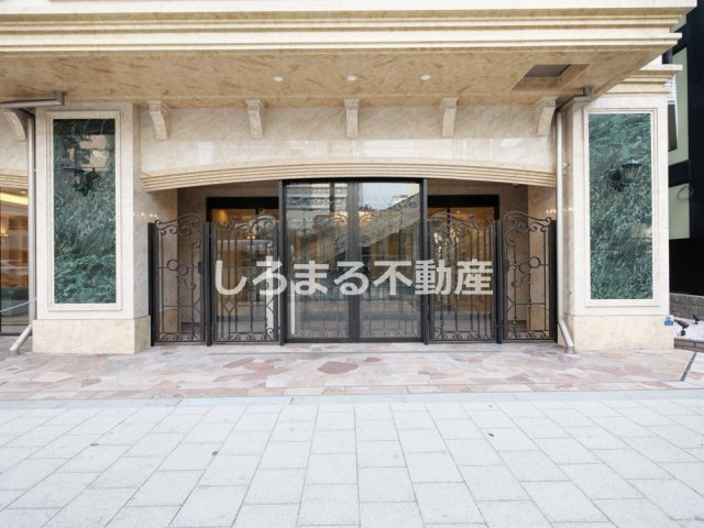 Vinoプレジオ本町のエントランス