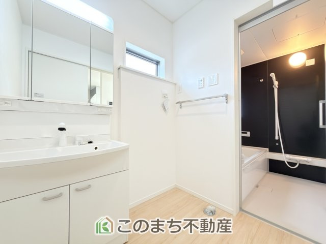 CRADLEGARDEN宇都宮市野沢町第6の洗面所|シャンプードレッサーで朝の身支度♪伸びるホースでお掃除も簡単清潔です！