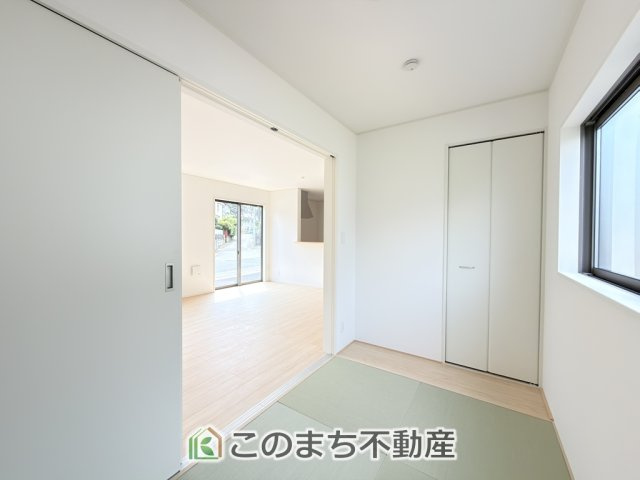 CRADLEGARDEN宇都宮市野沢町第6の和室|お子様のお昼寝にも便利な和室です。大きな窓から暖かな日差しが差し込みます♪
