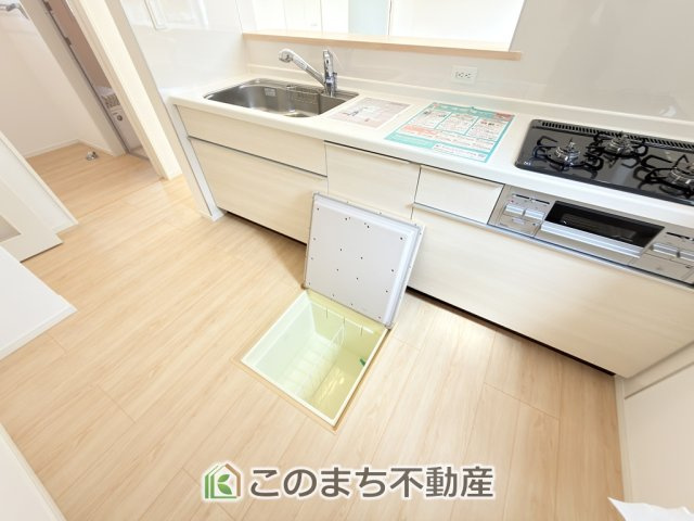 CRADLEGARDEN宇都宮市野沢町第6の収納|キッチン床下収納ございます。