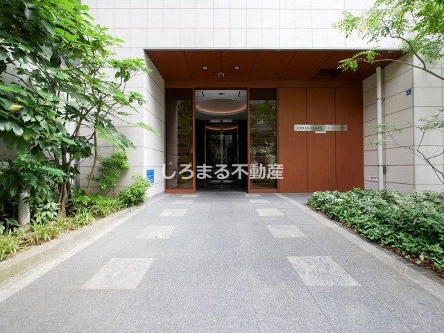 アーバンフラッツ瓦町のエントランス