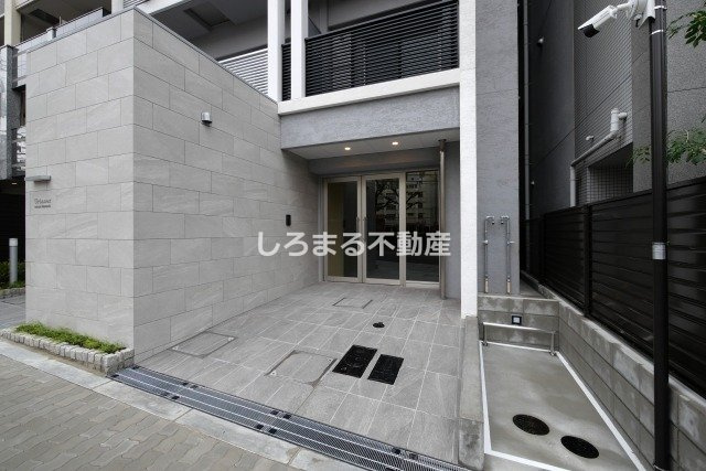 アーバネックス南新町のエントランス