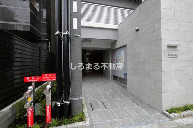 アーバネックス南新町のエントランス