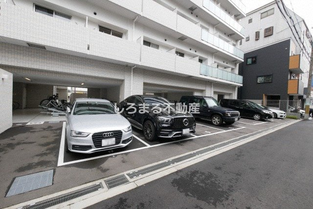 LaDouceur九条の駐車場