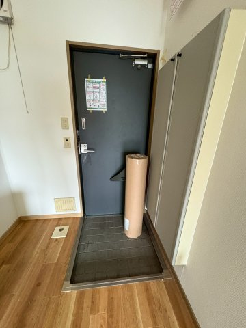 東ハイツ宝塚の玄関|シンプルで使いやすい玄関です