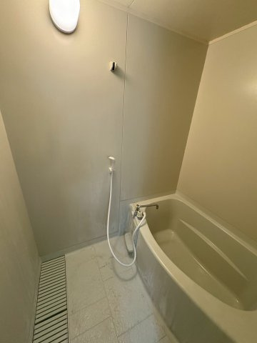 東ハイツ宝塚の浴室|コンパクトで使いやすいお風呂です
