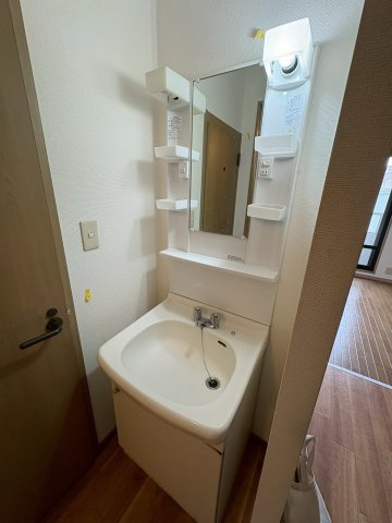 東ハイツ宝塚の洗面所|脱衣スペースもあります