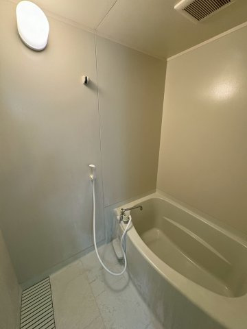 東ハイツ宝塚の浴室|コンパクトで使いやすいお風呂です