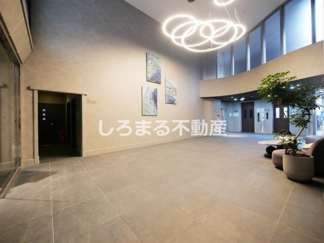 フロンティアタワー難波EASTのロビー