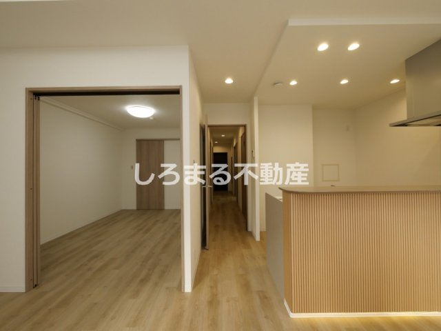 フロンティアタワー難波EASTの居間・リビング