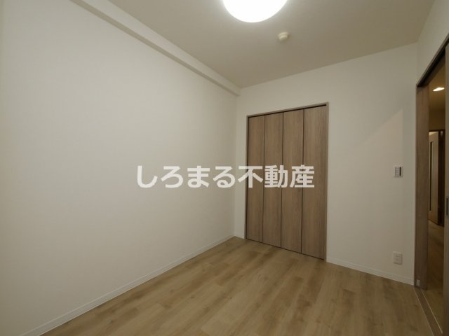 フロンティアタワー難波EASTの洋室