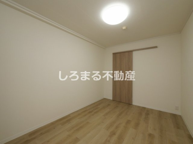フロンティアタワー難波EASTの洋室