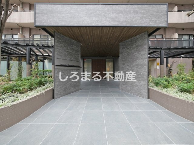 フロンティアタワー難波EASTのエントランス