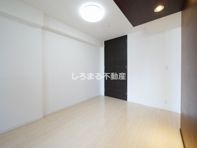プライムアーバン堺筋本町の洋室