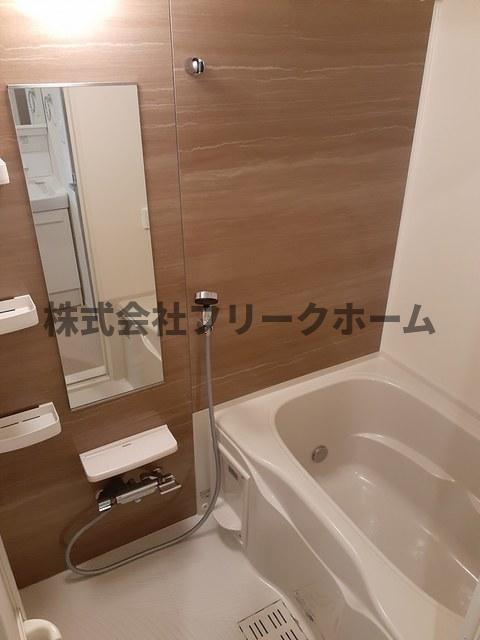 武蔵野市境南町５丁目のアパートの浴室
