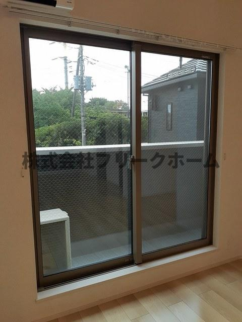 武蔵野市境南町５丁目のアパートのバルコニー