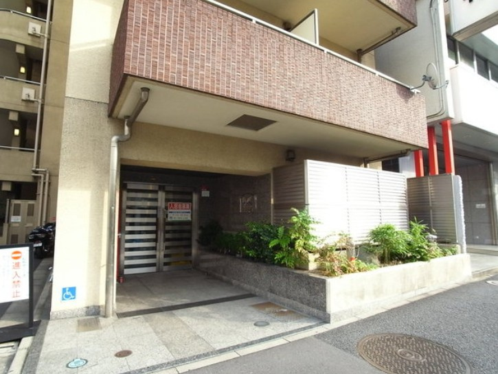 プレール・ドゥーク新宿御苑のエントランス