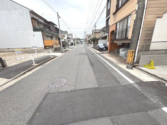 南区天白町３丁目土地の前面道路含む現地写真|南側接道幅員が9.0ｍ超えなので広々としております
