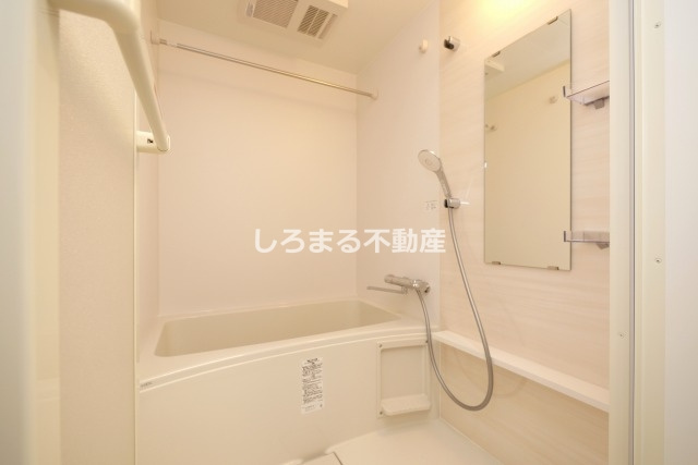 コンフォリア・リヴ北浜平野町の浴室