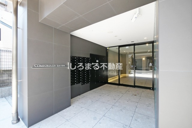 コンフォリア・リヴ北浜平野町のエントランス