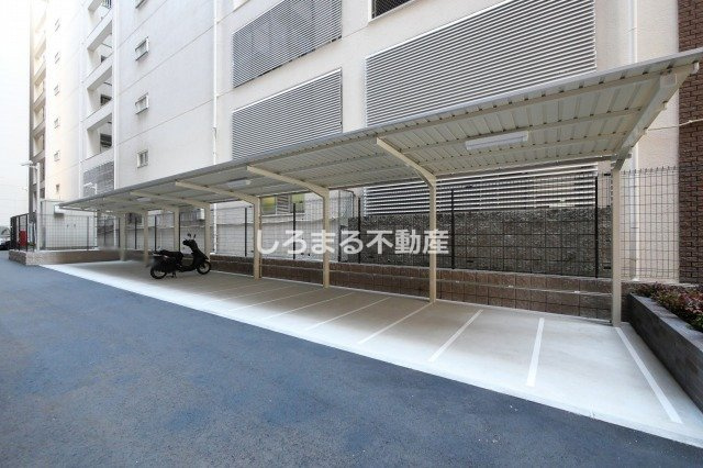 プレジオ弁天町の駐車場