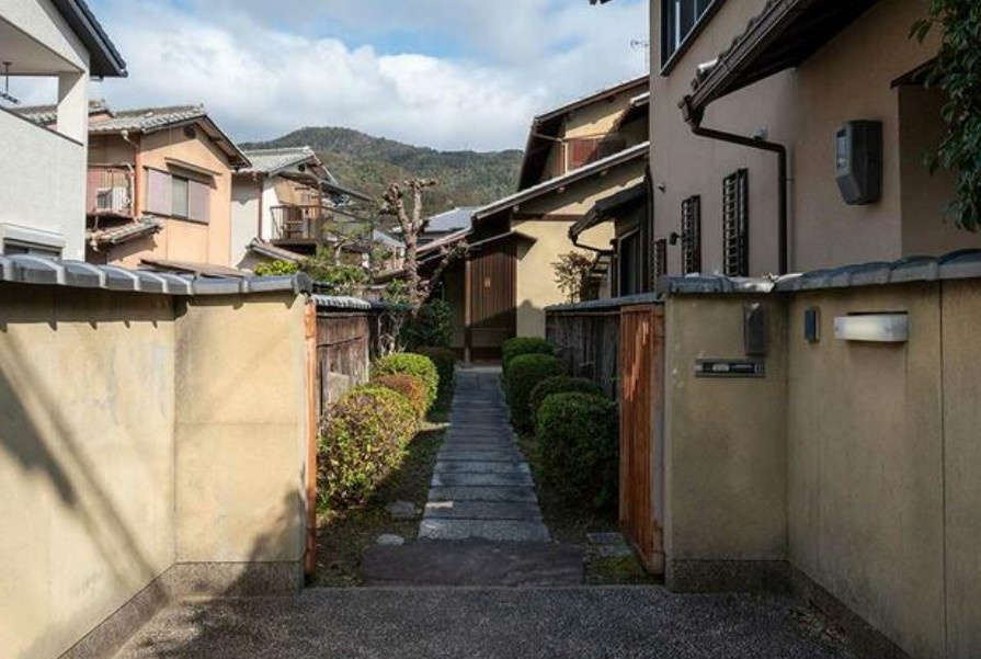 伏見区醍醐東大路町の外観