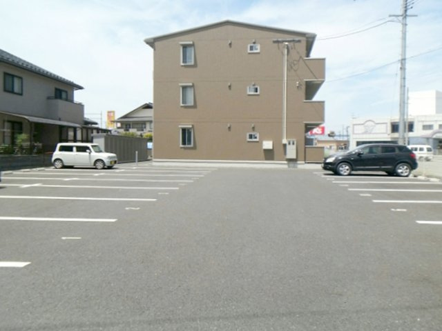 ボンシック１番館の駐車場