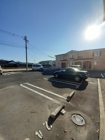 サン・ヴィラ　Ｂの駐車場