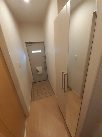 カメリア　菅田の玄関