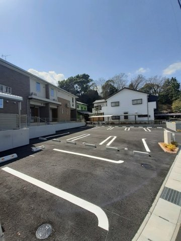 ジュネス真伝の駐車場