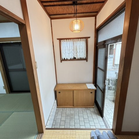 枚方市池之宮２丁目貸家のエントランス