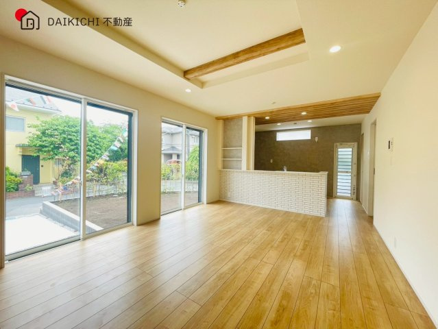 【居間・リビング】 | 鳩山町松ヶ丘1丁目2期　ブルーミングガーデン　新築戸建　全1棟　1号棟