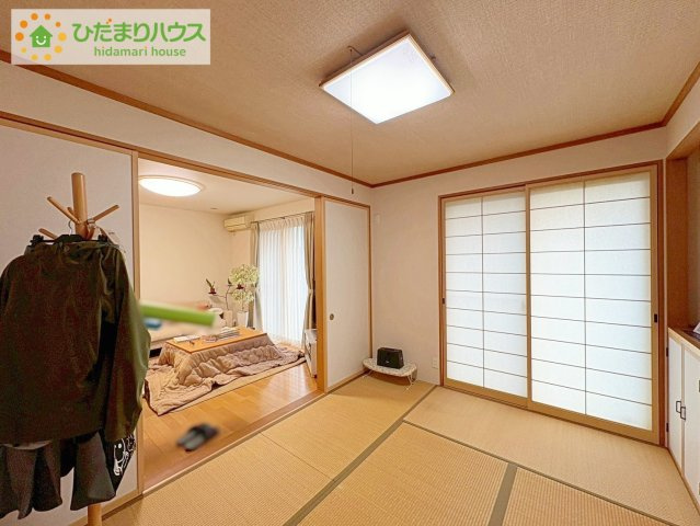 日立市折笠町　中古戸建のその他|扉を閉じれば来客用のお部屋として。開いて広い空間を作れば、お子様の遊び部屋として使えます！