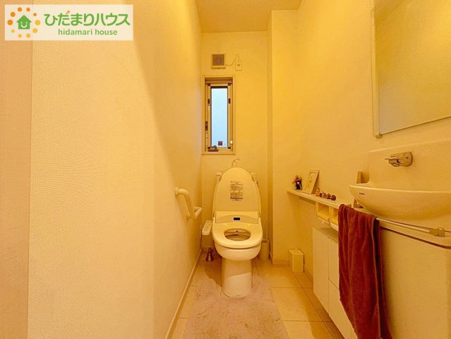 日立市折笠町　中古戸建のトイレ|トイレには専用の手洗いカウンター(^^♪