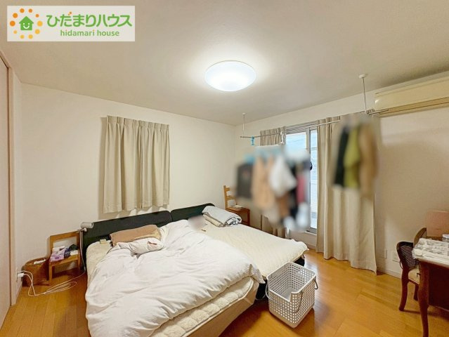 日立市折笠町　中古戸建の寝室|大きなベッドを置いても余裕の広さの主寝室♪♪