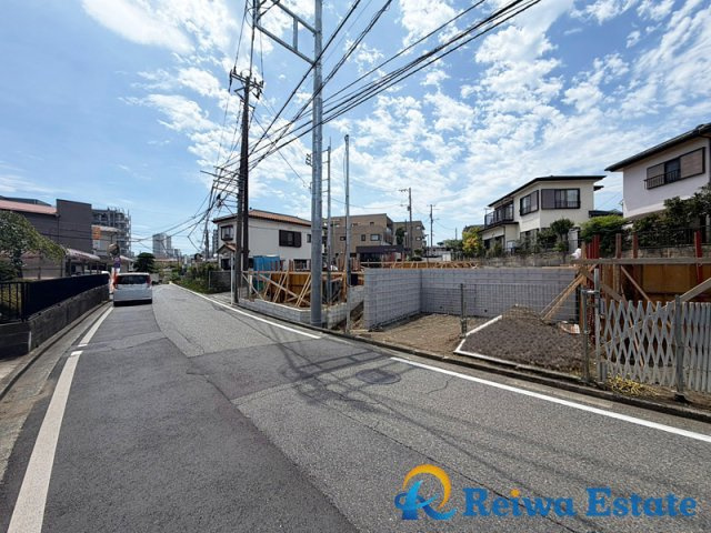 新築戸建　藤沢市羽鳥2丁目の前面道路含む現地写真