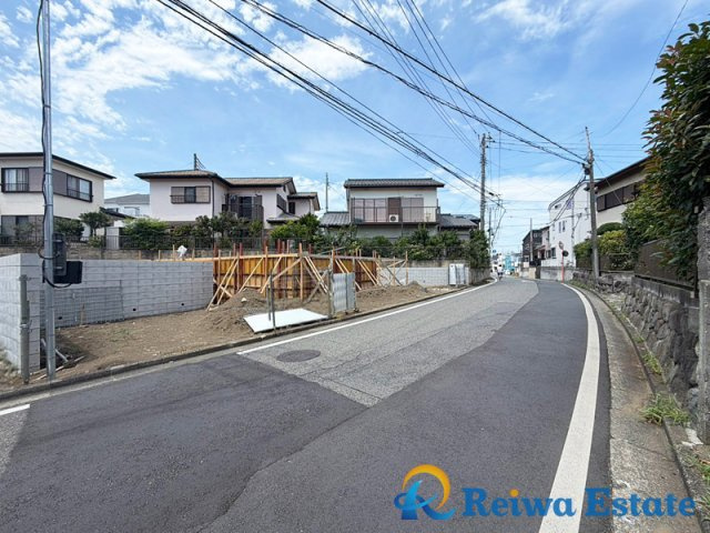新築戸建　藤沢市羽鳥2丁目の前面道路含む現地写真