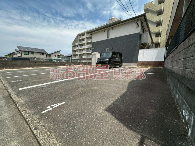 プレフェランス長門石の駐車場|駐車場に車を止められます