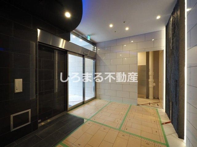 セレニテ東梅田アリエのエントランス