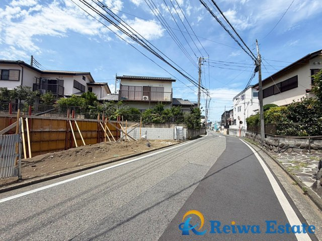 新築戸建　藤沢市羽鳥2丁目の前面道路含む現地写真
