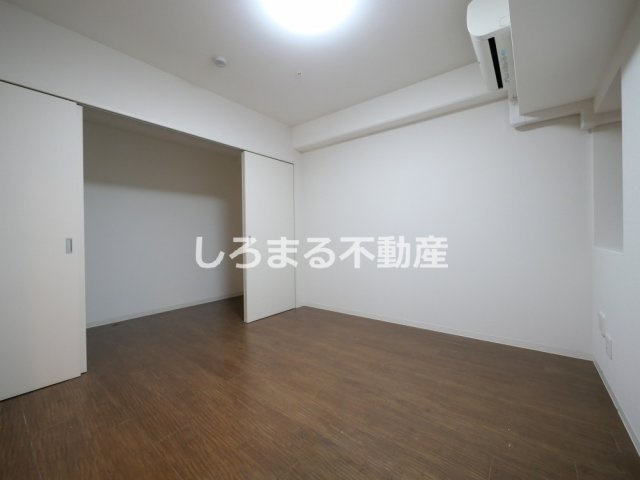 レジディア堺筋本町の洋室