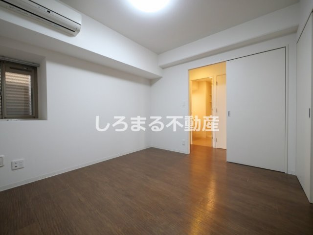 レジディア堺筋本町の洋室